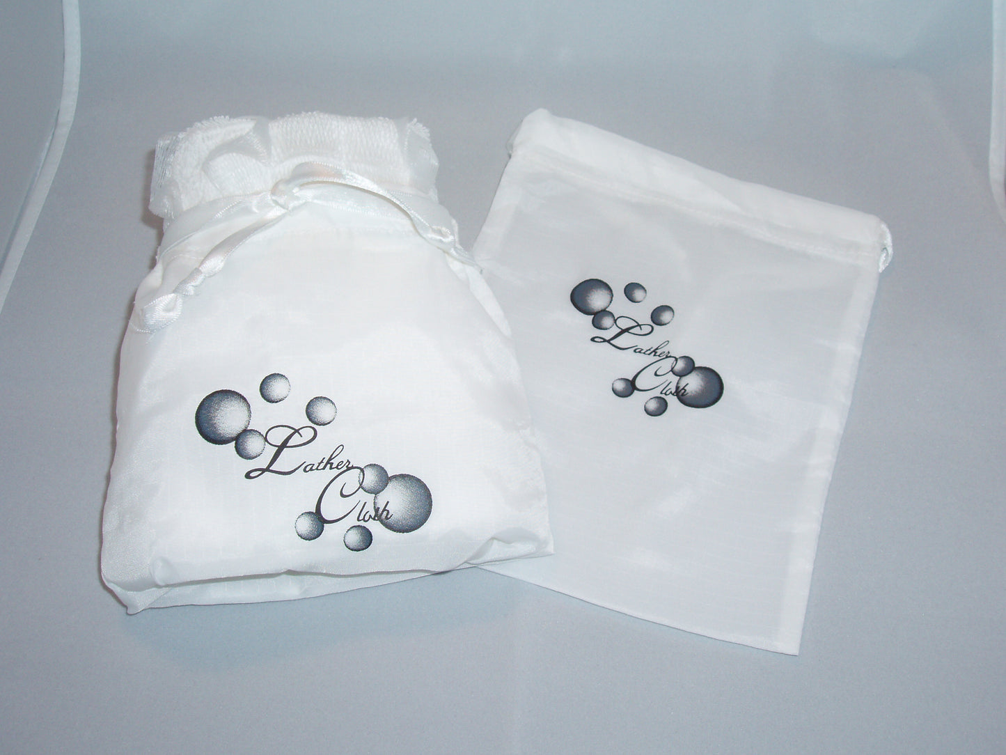 The Lather Cloth™ – Single w/ Pouch